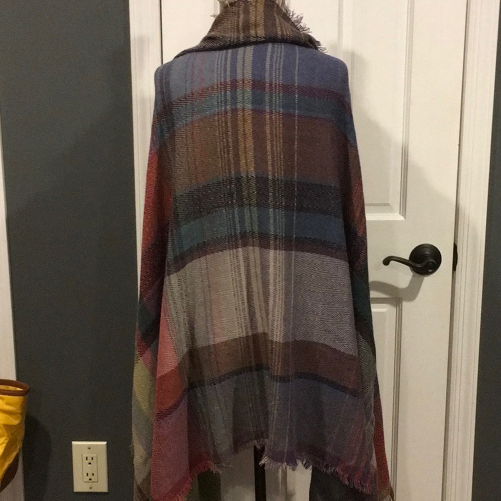 Plaid poncho/wrap - Picture 7 of 7